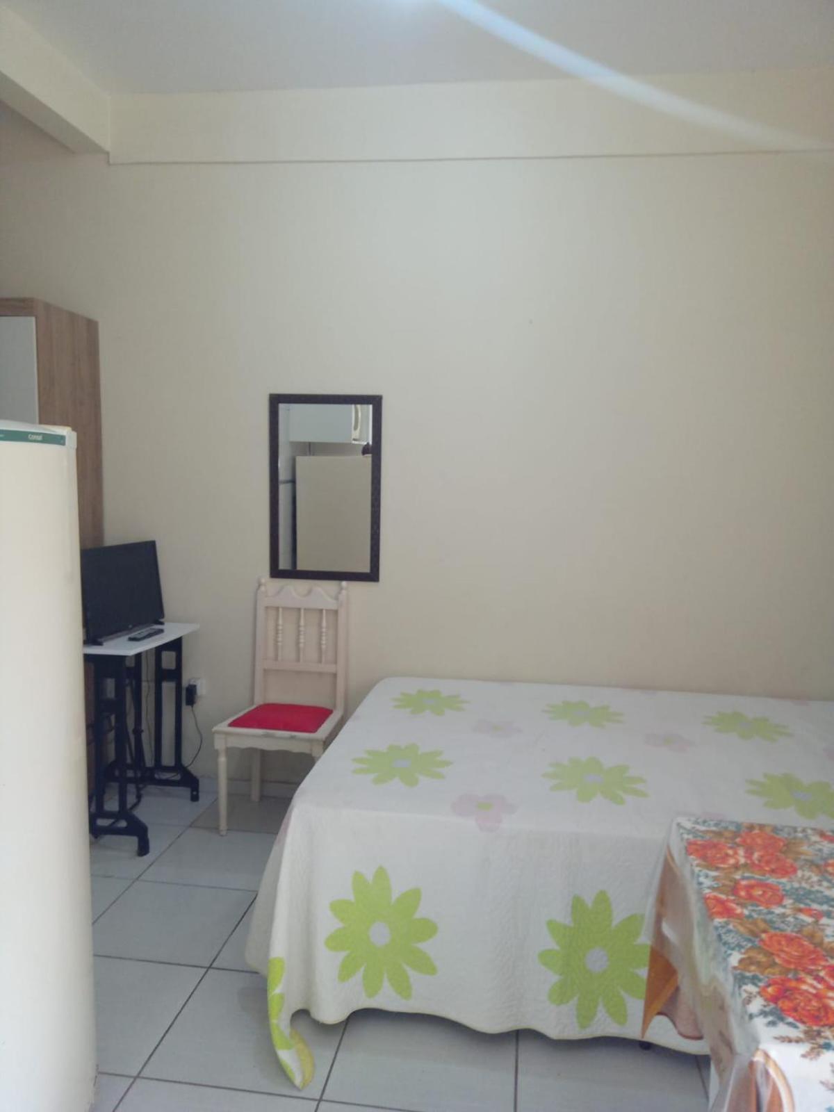 Ingleses Kitnet 01 Apartamento *